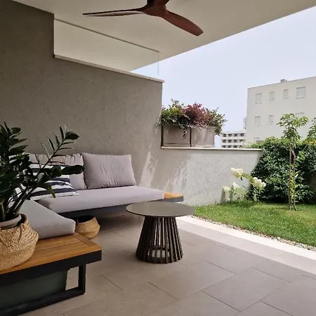 Apartment Znjan Beachfront Luxury Beautiful New With Garden Jacuzzi And Sauna *