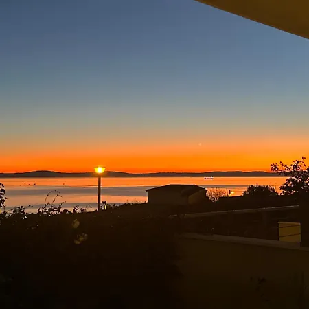 Znjan Beachfront Luxury Beautiful New With Garden Jacuzzi And Sauna سبليت