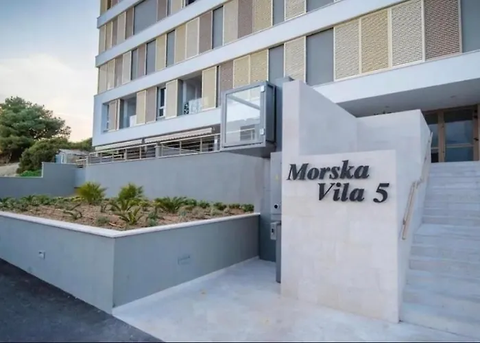 Znjan Beachfront Luxury Beautiful New With Garden Jacuzzi And Sauna شقة سبليت