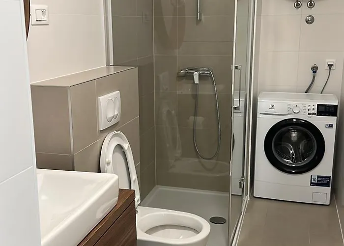 Znjan Beachfront Luxury Beautiful New With Garden Jacuzzi And Sauna سبليت